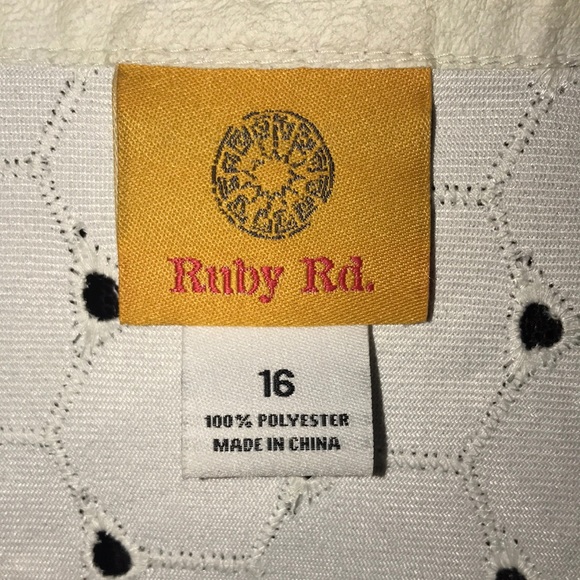 🌟 Ruby Rd. White Eyelet Jacket - Picture 7 of 9